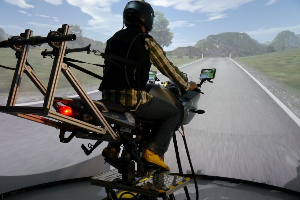 摩托车驾驶模拟器SIMLAB-M - 图片 2